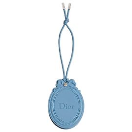 Dior Pingente de Bolsa Espelho Medalhão Metal Acabamento Prateado Bezerro Azul Celeste Azul