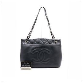 Chanel Bolsa de ombro Timeless CC em couro caviar macio preto com corrente prateada Preto