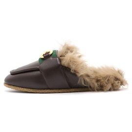 Gucci Mules in pelliccia da uomo con morsetto marrone Marrone