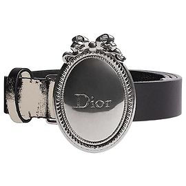 Dior Cinto Medallion em pele de vitelo lisa preta Preto