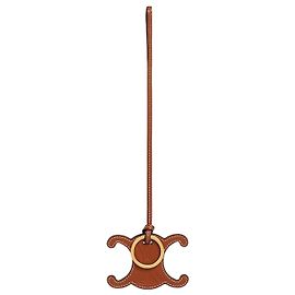 Céline Triomphe Charm em couro de bezerro macio Tan Marrom