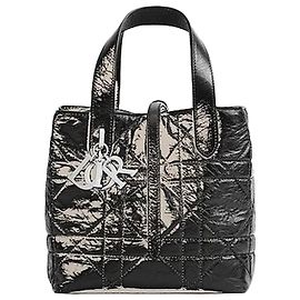 Dior Petit Cabas Vertical Noir en Veau Craquelé Macro Cannage Noir