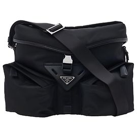 Prada Bolso de hombro de nailon con logotipo triangular Negro