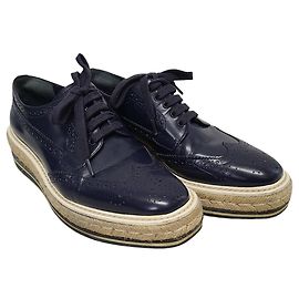 Prada Chaussures Clipper Wingtip en cuir de veau Navy avec semelle espadrille Bleu