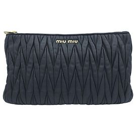 Miu Miu Clutch Pouch em couro Nappa matelassé - Clutch acolchoada feminina Preto