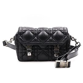 Dior Borsa a spalla e crossbody Small Camp in pelle di vitello Macro Cannage Nera Nero
