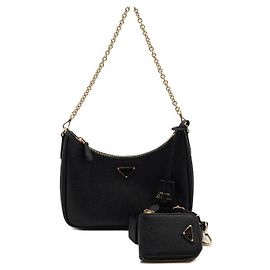 Prada Bolsa Hobo Multi Re-Edition em Saffiano Preta com Corrente Dourada, Bolsa de Ombro e Tiracolo Preto