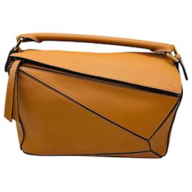 Sac à épaule Puzzle Loewe en cuir de veau grainé Tan Camel