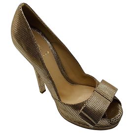 Fendi Gold Deco Textured Leather Double Platform Bow Peep Toe Pumps Golden