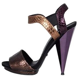 Gucci Textured  Leather Sandals  Sz.38 Pre-owned Other