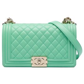Bolsa Tiracolo Chanel Boy Flap em couro de bezerro matelassê, Old Medium, Verde Verde
