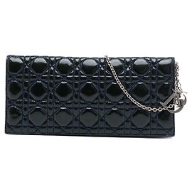 Clutch Lady Dior em verniz Cannage preto com alça de corrente transversal Preto