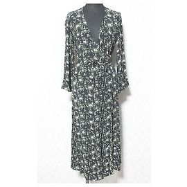 Autre Marque Robe portefeuille à fleurs Ganni Noir