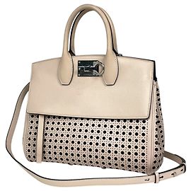Bolsa Salvatore Ferragamo Gancini Cru