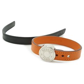 Hermès Hermes Lederarmband Clou de Selle Orange