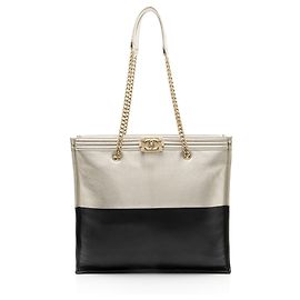 mala Chanel Large Boy Tote em pele de vitelo bicolor Preto