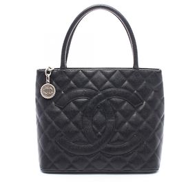 Borsa Tote Chanel Reissue in pelle di vitello martellata nera Nero