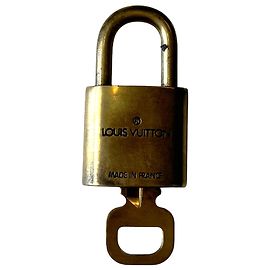 Louis Vuitton Padlock and Key Logo Metal medium D'oro