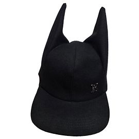 Boné Louis Vuitton em lã preta com orelhas Preto