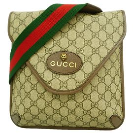 Bolsa de Ombro Gucci GG Supreme Bege