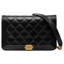 Portafoglio con catena Chanel Boy in pelle d'agnello Nero