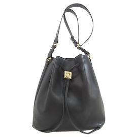 Bolsa de Ombro Salvatore Ferragamo em Pele de Bezerro com Logótipo Preto
