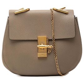 Chloé Drew Crossbody em couro de bezerro granulado castanho Small Marrom Taupe