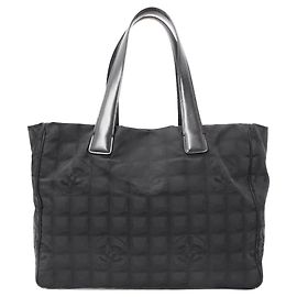 Sac à main Chanel en nylon noir Noir