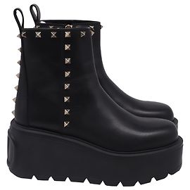 Botas de cano curto com tachas Uniqueform Valentino Garavani em pele de vitelo preta Preto