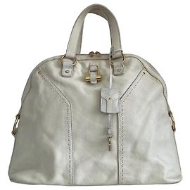 Sac à main Yves Saint Laurent le MUSE en cuir écru. Blanc cassé