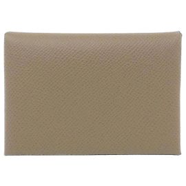 Hermès Monedero Hermes Calvi Duo en Etoupe Gray Gris pardo