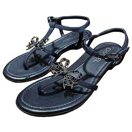 Chanel Navy Blue Embellished Bow T-Strap Sandals Dark blue