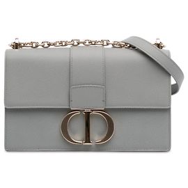 Bolsa tiracolo com aba e corrente 30 Montaigne Dior em couro de bezerro granulado cinza Cinza
