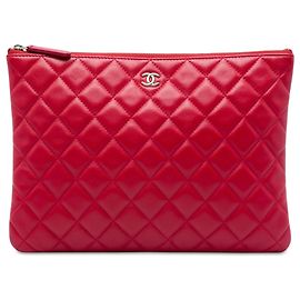 Clutch Chanel Medium Quilted Lambskin O Case Roja Roja