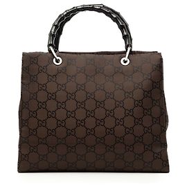 Bolsa Gucci GG em nylon castanho com pega de bambu Marrom
