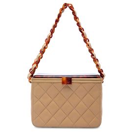 Bolsa Box Chanel CC em pele de cordeiro acolchoada bege com detalhes em casco de tartaruga Bege
