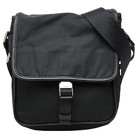 Bolsa Tiracolo Prada com Placa de Logotipo Triangular Preto