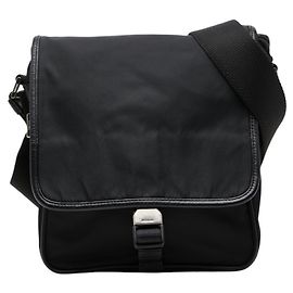 Bolso bandolera Prada con placa de logotipo triangular Negro