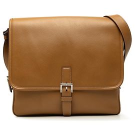 Bolsa de ombro Prada em couro Saffiano com placa de logo triângulo Marrom