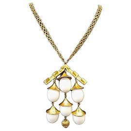 Autre Marque Collier pendentif Trifari à perles blanches plaqué or Blanc Doré