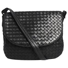 Bottega Veneta Borsa a tracolla con patta Intrecciato nera Nero