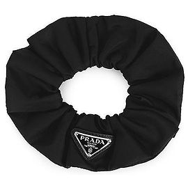 Prada Scrunchie con Logo in Re-Nylon Nero Nero