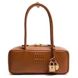Miu Miu Bolsa de couro com laço Small Marrom