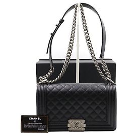 Chanel Bolsa de Ombro Boy Caviar Medium Flap com Corrente Prateada Preto