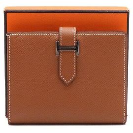 Hermès Carteira compacta dourada com ferragens prateadas Dourado