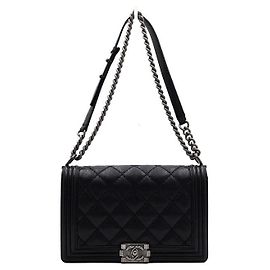 Chanel Bolsa de ombro e transversal com aba e corrente prateada Preto