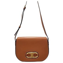 Céline Borsa a tracolla Marlon Triofe Marrone