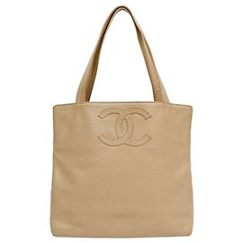 Chanel Bolsa de ombro CC em couro caviar bege Marrom