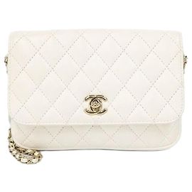 Chanel Bolsa de ombro branca com aba e corrente Branco