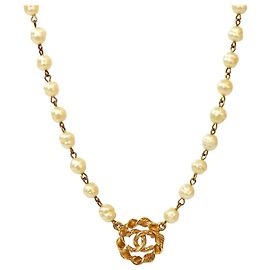 Chanel Collier CC en perles dorées Doré